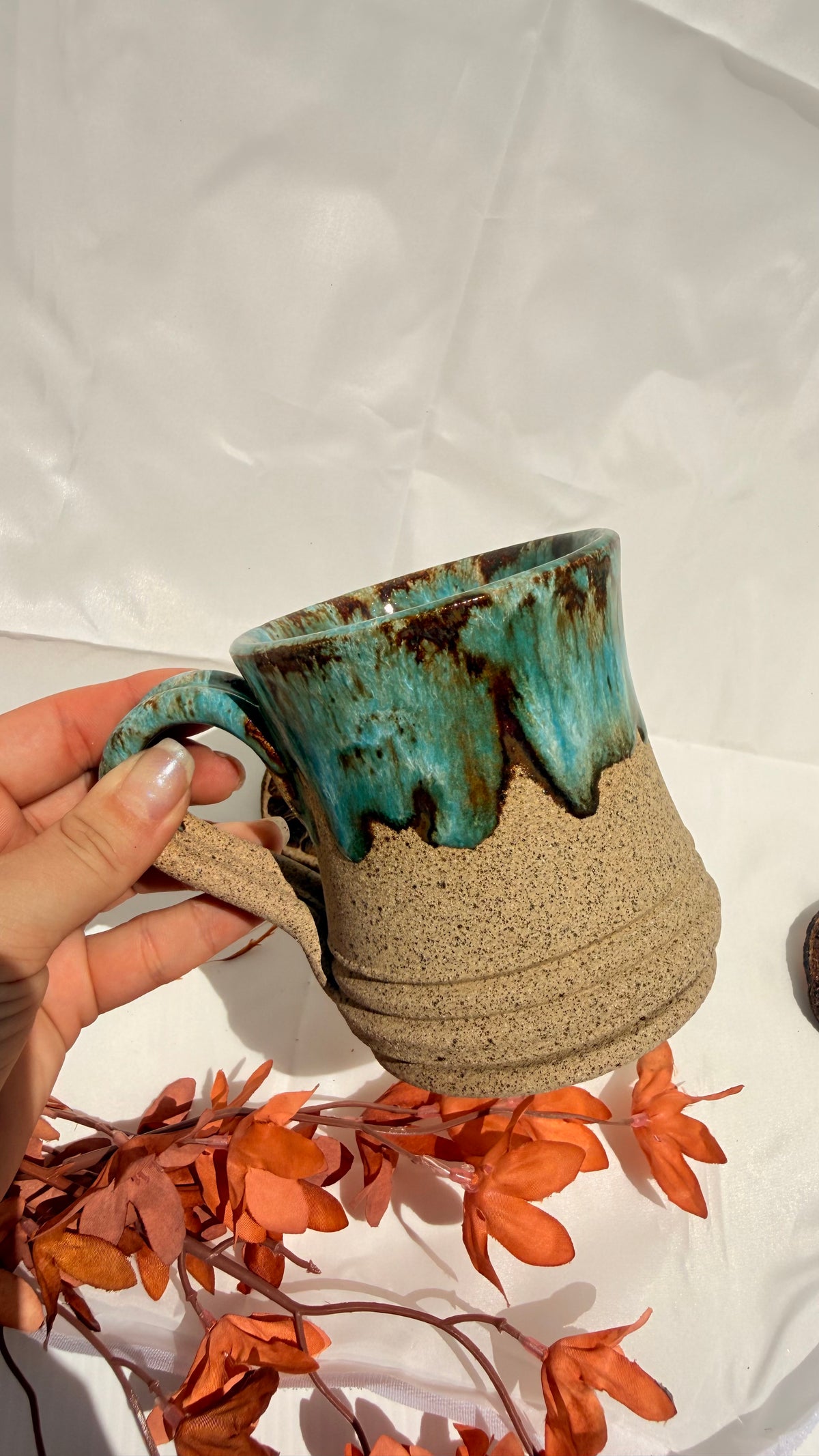 Caneca curvada ambar