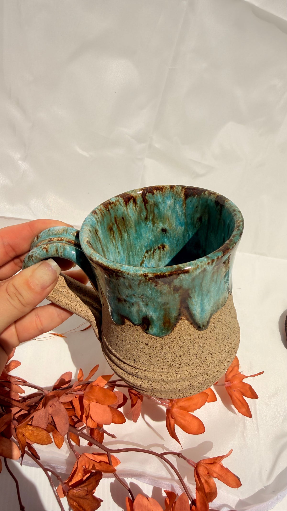 Caneca curvada ambar