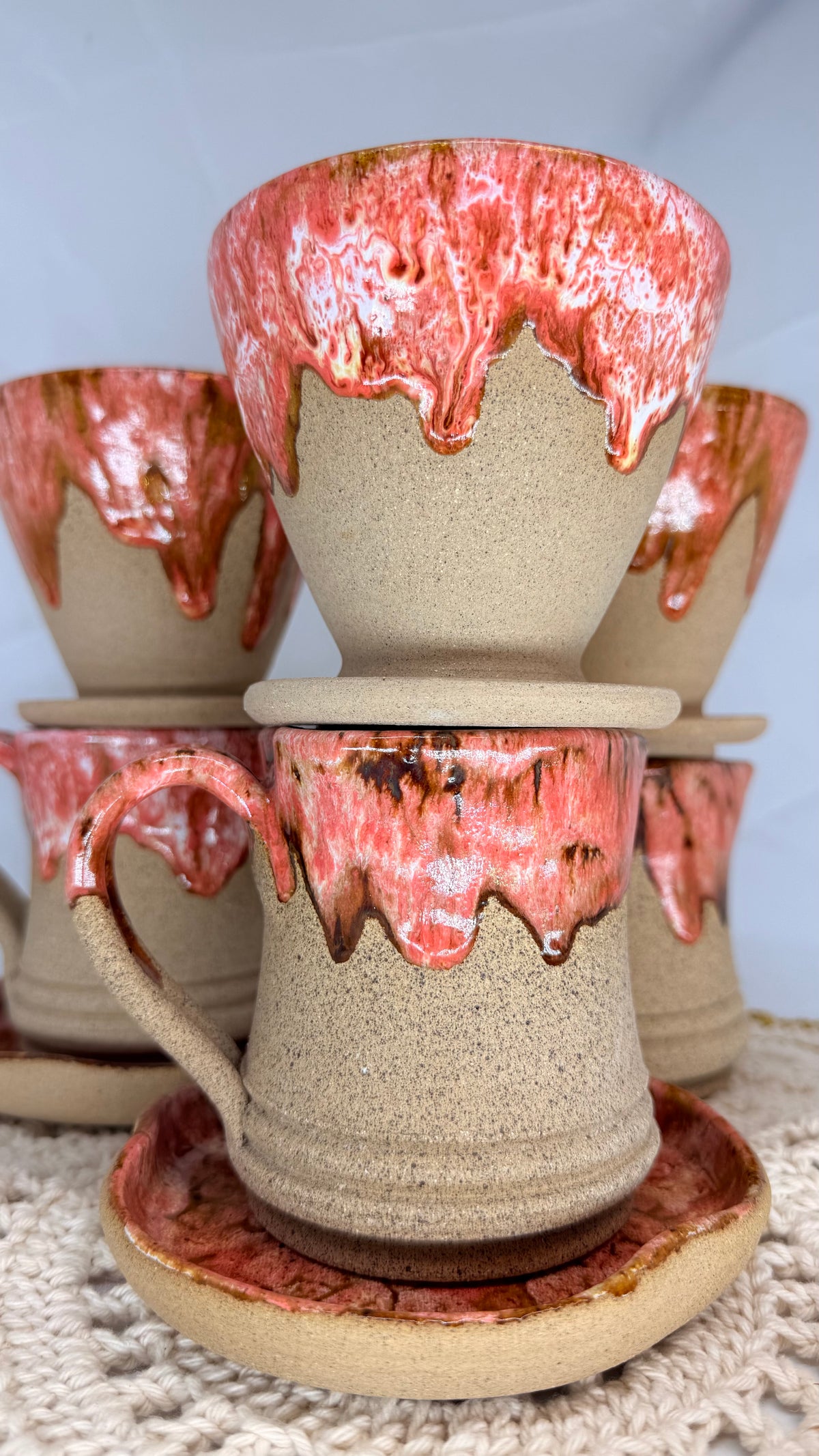 Kit caneca curvada e coador rosa