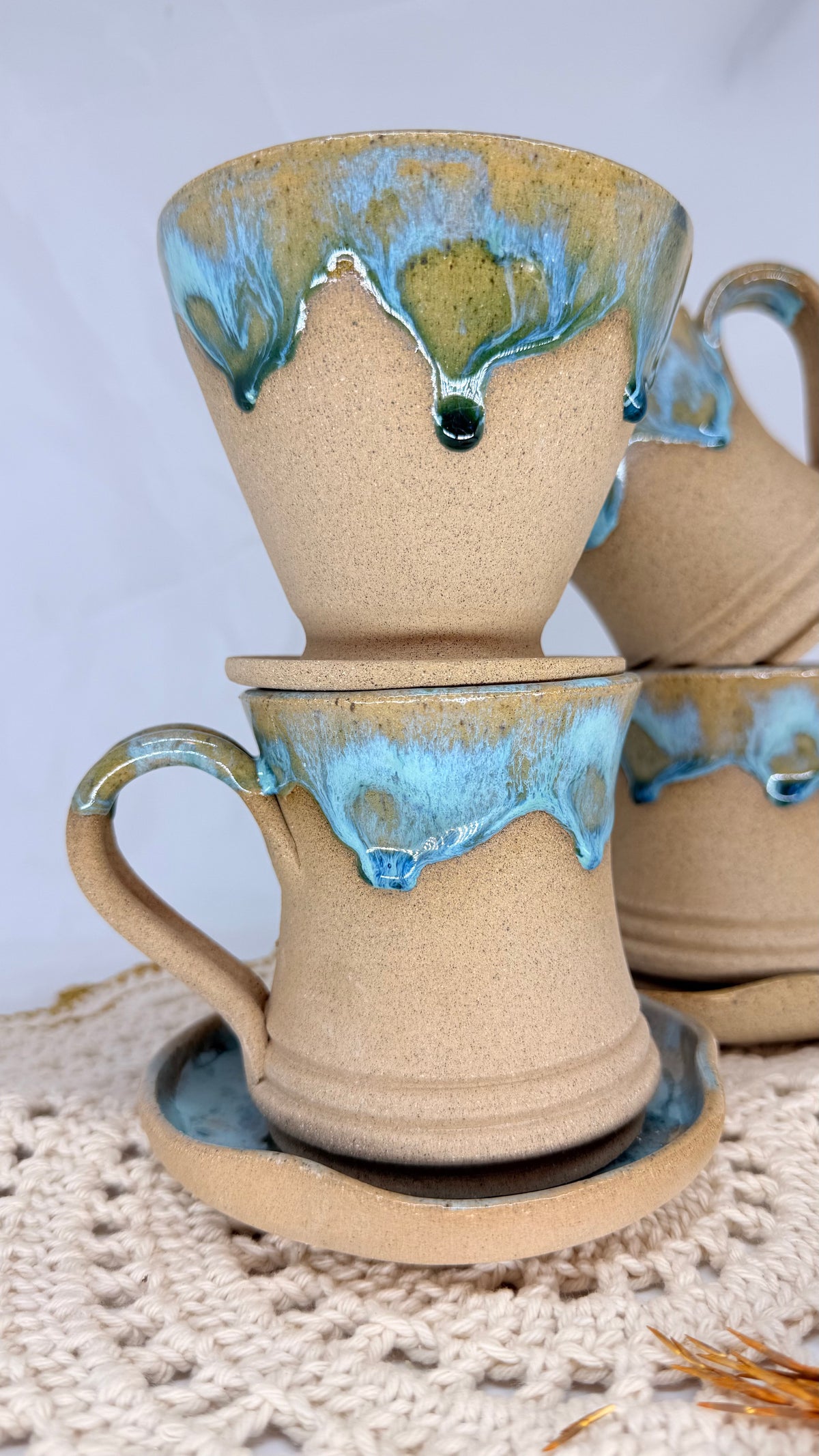 Kit caneca curvada e coador verde transparente