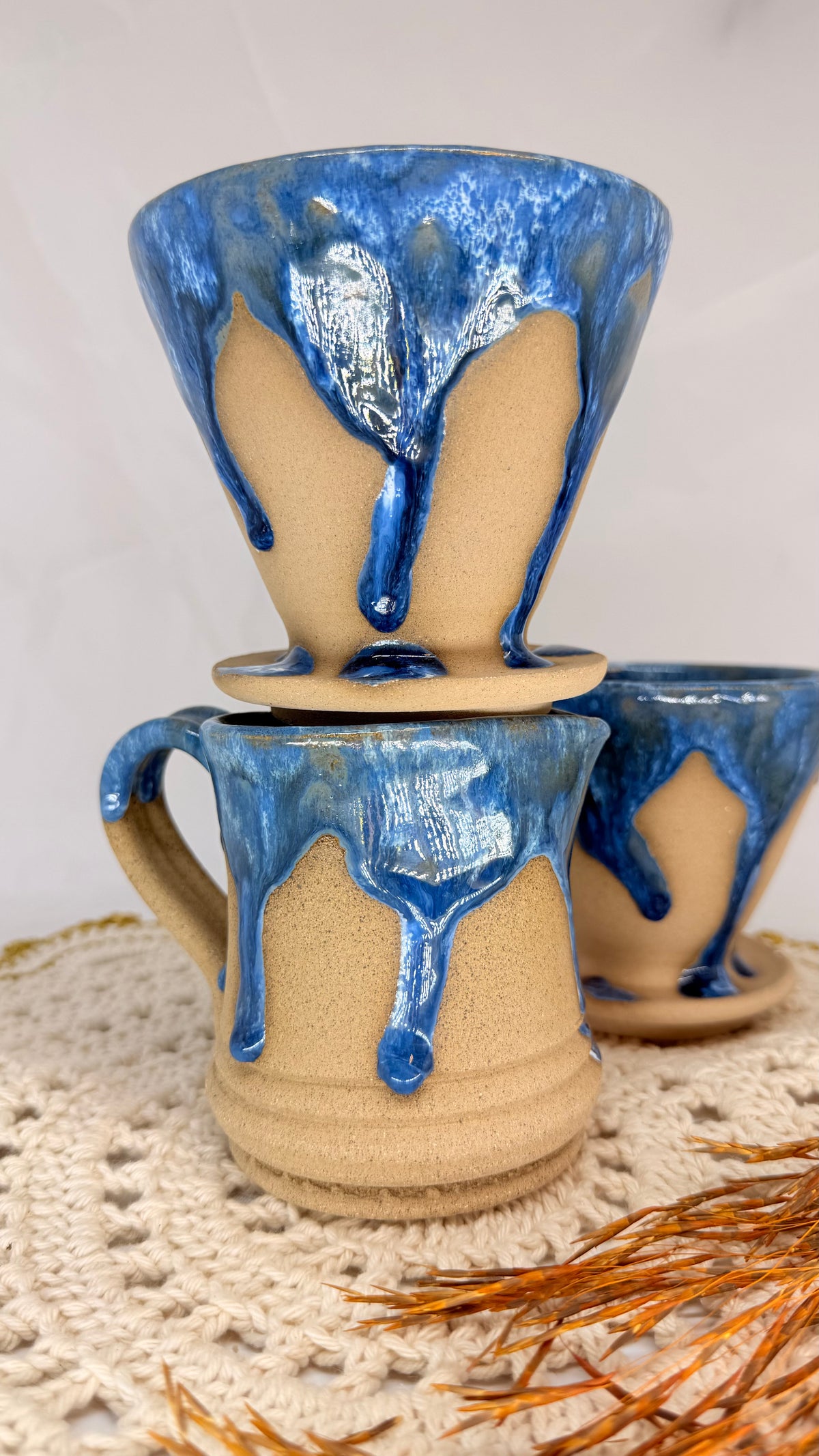 Kit caneca curvada e coador azul